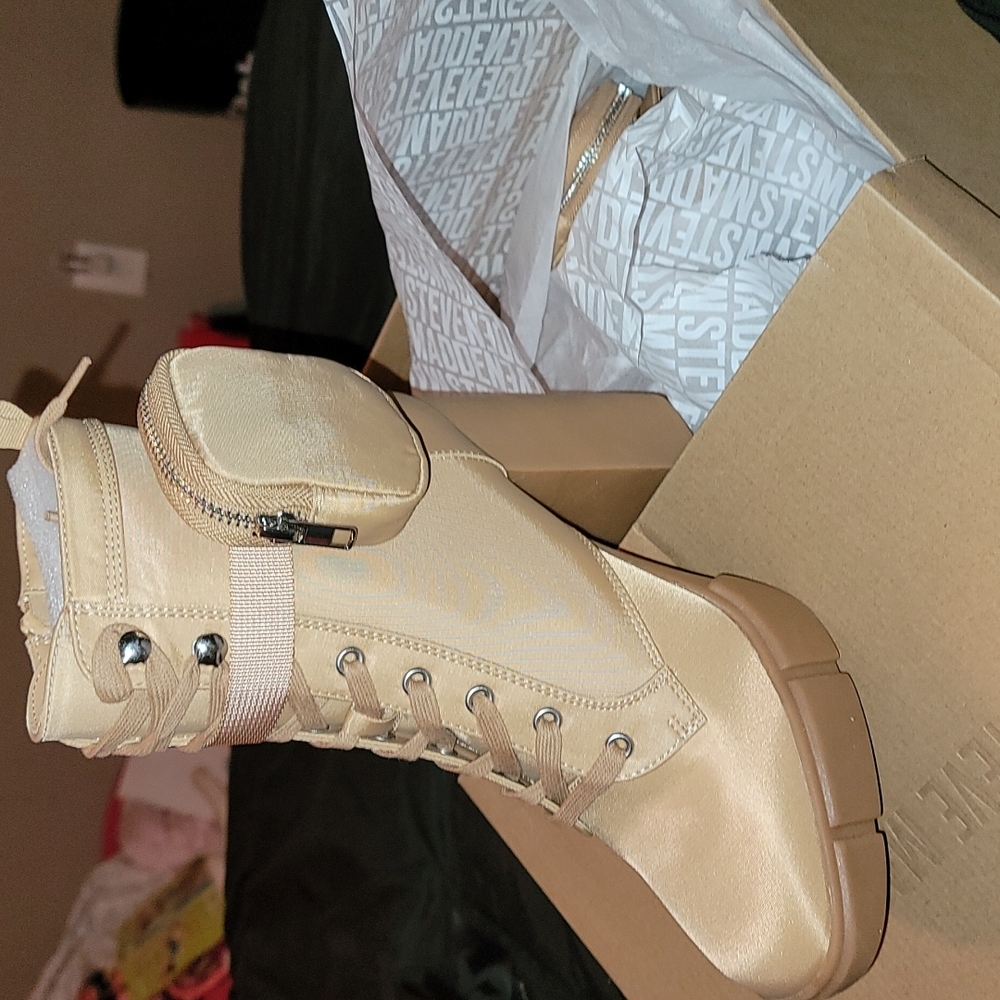Woman boots